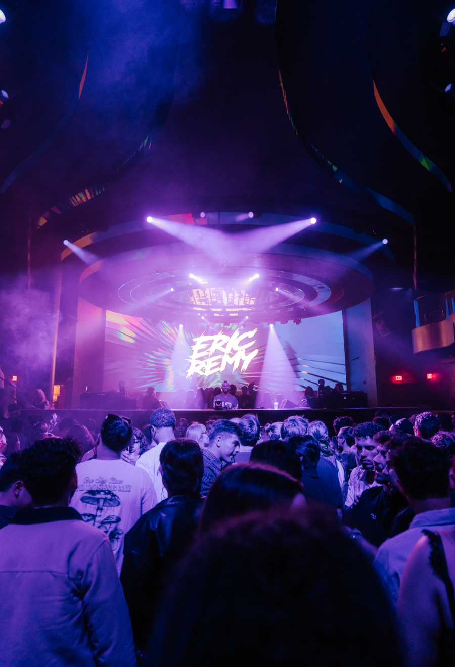 Eric Remy stage and crowd
