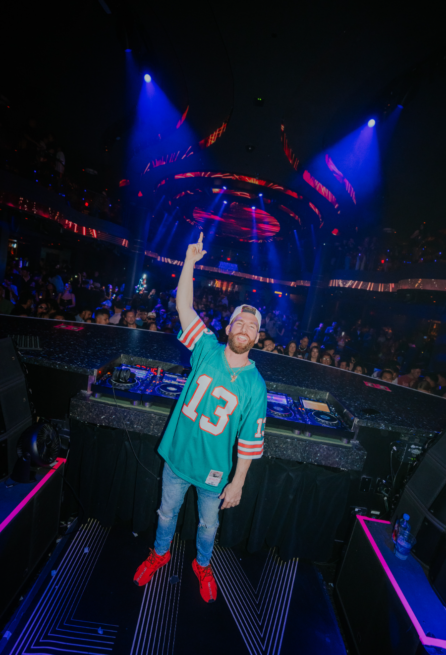 Eric Remy performing at LIV